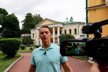 Путешествуем вместе: «Горки Ленинские»